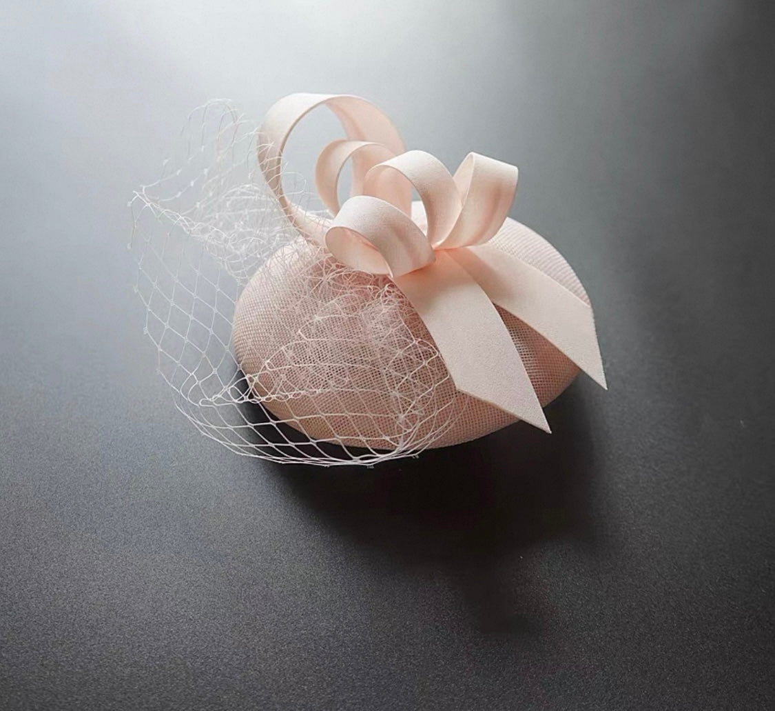 Elegant Fascinator Hat with Feathers