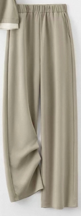 Relaxed Wide Leg Trousers