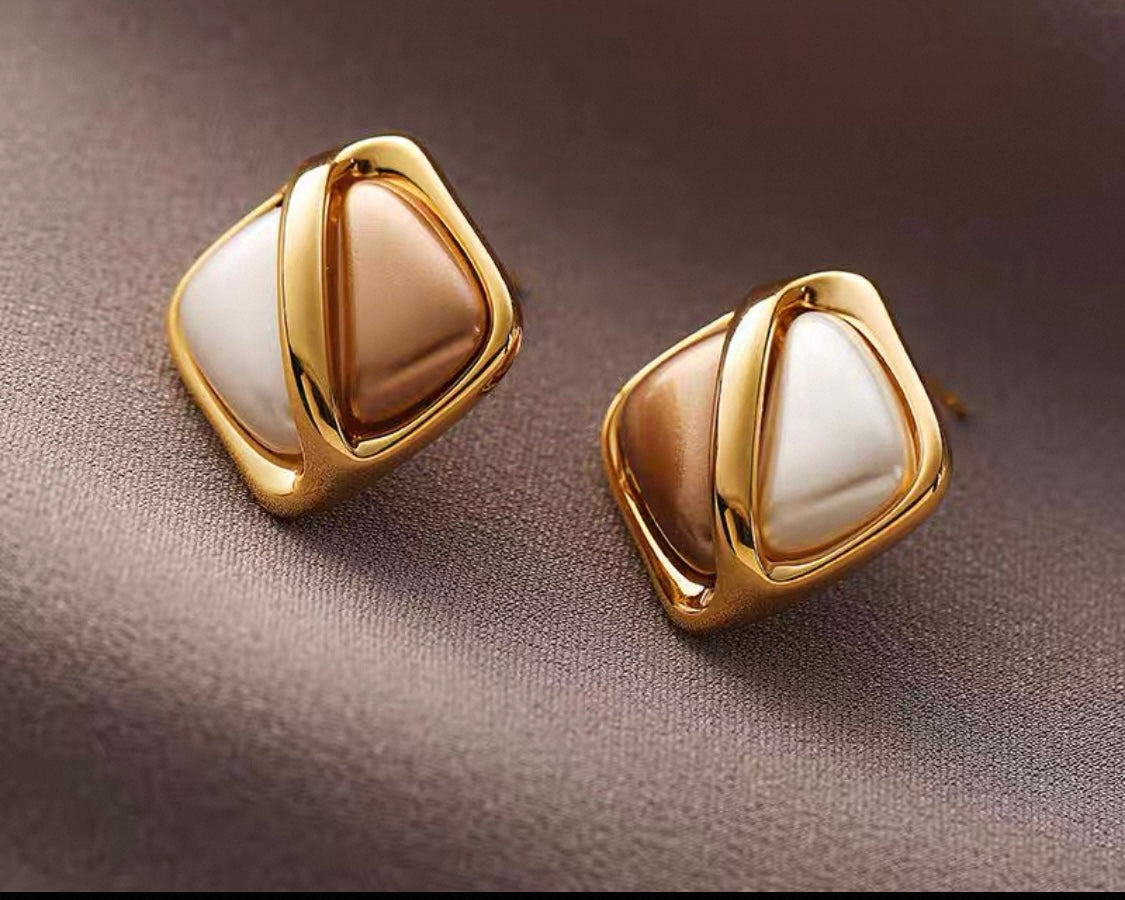 Elegant Statement Earrings – A curated mix of bold, vintage-inspired designs with pearls, florals, and sculptural gold accents, crafted from brass or copper plated with 18k gold and featuring s925 silver needles for comfort