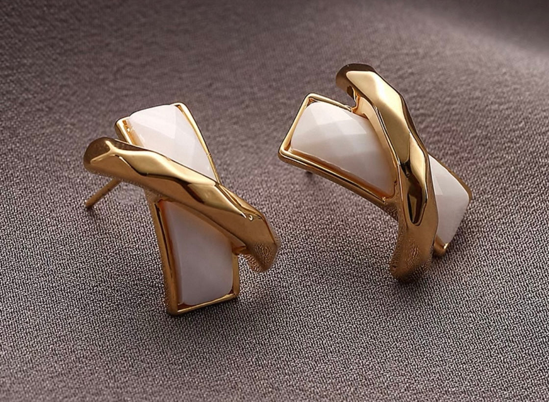 Elegant Statement Earrings – A curated mix of bold, vintage-inspired designs with pearls, florals, and sculptural gold accents, crafted from brass or copper plated with 18k gold and featuring s925 silver needles for comfort