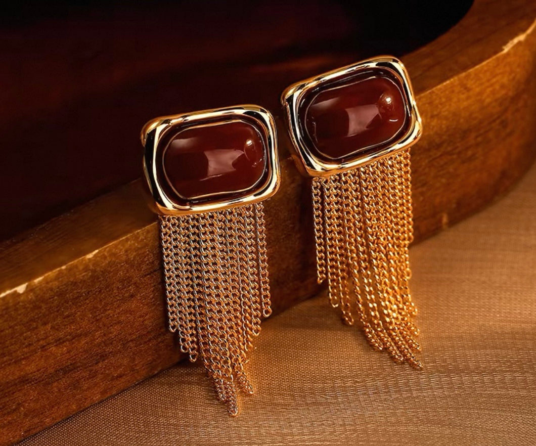 Elegant Statement Earrings – A curated mix of bold, vintage-inspired designs with pearls, florals, and sculptural gold accents, crafted from brass or copper plated with 18k gold and featuring s925 silver needles for comfort