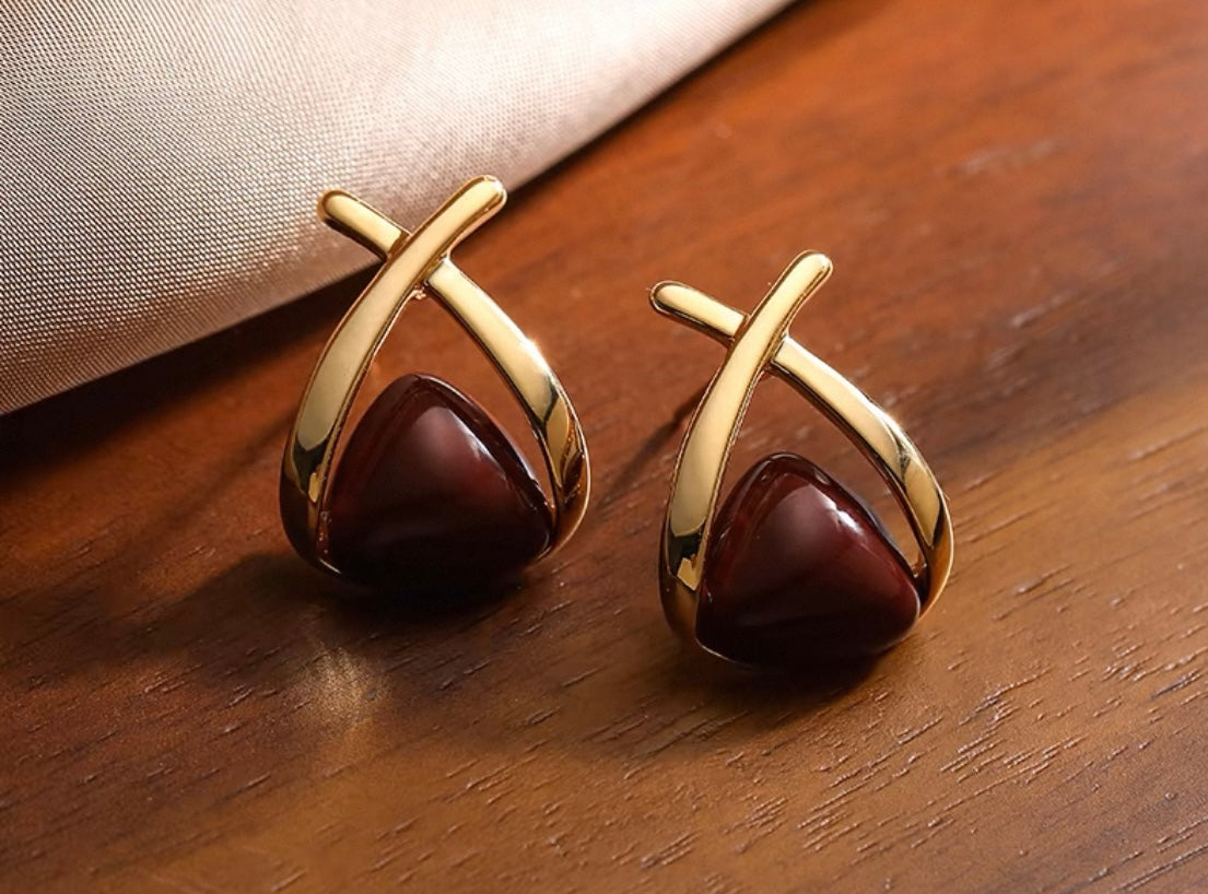Elegant Statement Earrings – A curated mix of bold, vintage-inspired designs with pearls, florals, and sculptural gold accents, crafted from brass or copper plated with 18k gold and featuring s925 silver needles for comfort