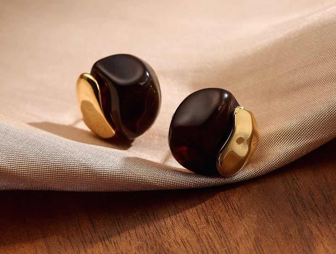 Elegant Statement Earrings – A curated mix of bold, vintage-inspired designs with pearls, florals, and sculptural gold accents, crafted from brass or copper plated with 18k gold and featuring s925 silver needles for comfort