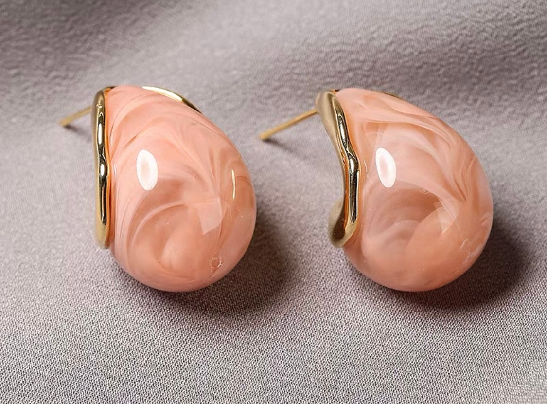 Elegant Statement Earrings – A curated mix of bold, vintage-inspired designs with pearls, florals, and sculptural gold accents, crafted from brass or copper plated with 18k gold and featuring s925 silver needles for comfort