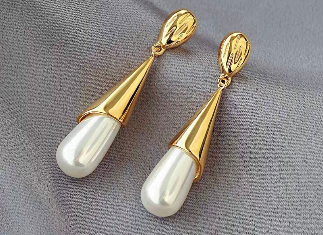 Elegant Statement Earrings – A curated mix of bold, vintage-inspired designs with pearls, florals, and sculptural gold accents, crafted from brass or copper plated with 18k gold and featuring s925 silver needles for comfort