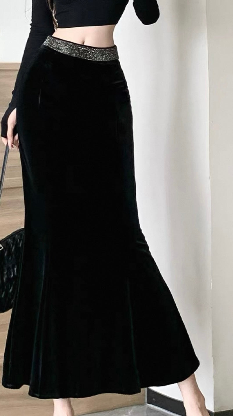 Velvet Mermaid Maxi Skirt – Black
