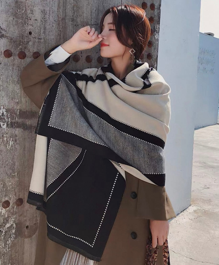 Classic Monochrome Wrap