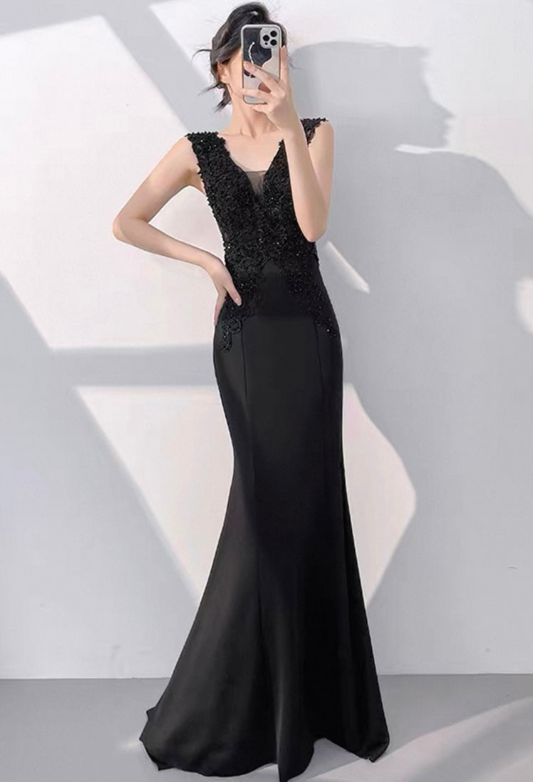 Beaded Lace Gown – Black