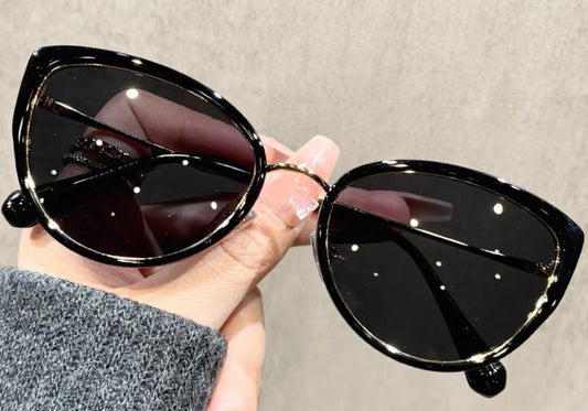 Soft Cat-Eye Oversized