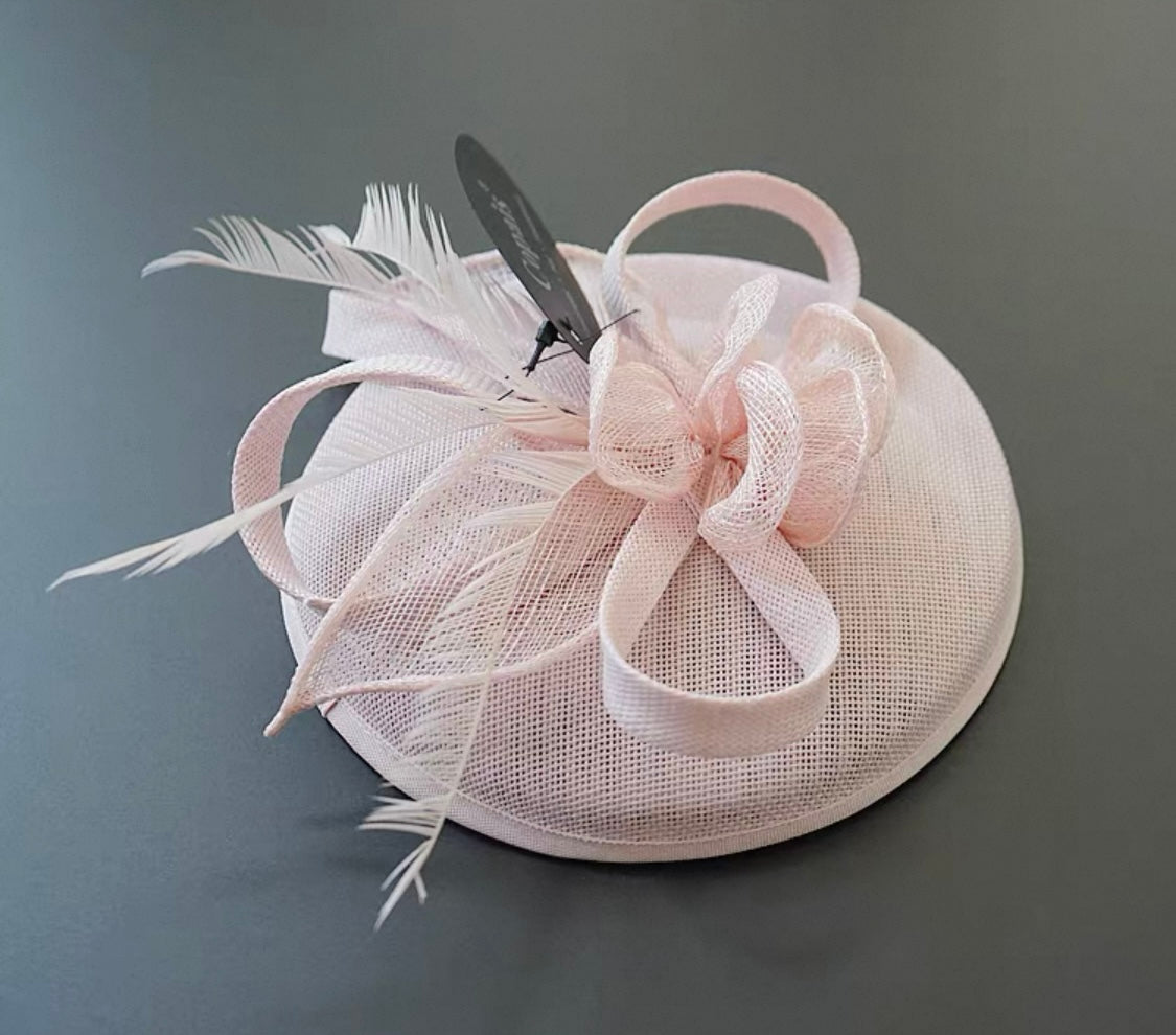 Elegant Fascinator Hat with Feathers