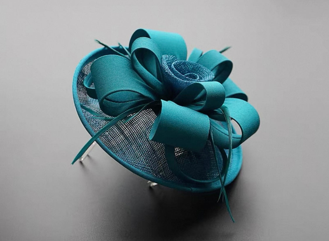 Elegant Fascinator Hat with Feathers