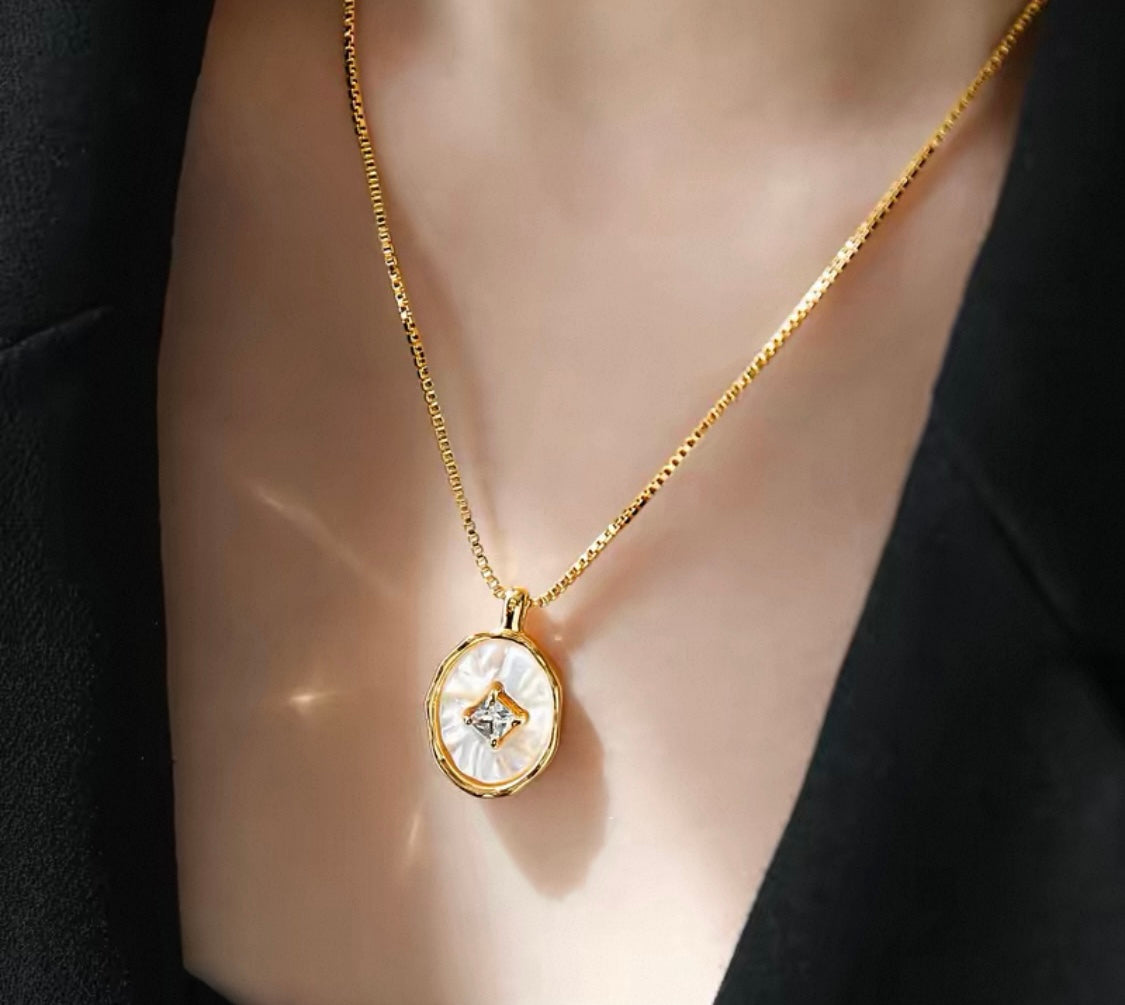 Statement Pendant
And Layered necklace