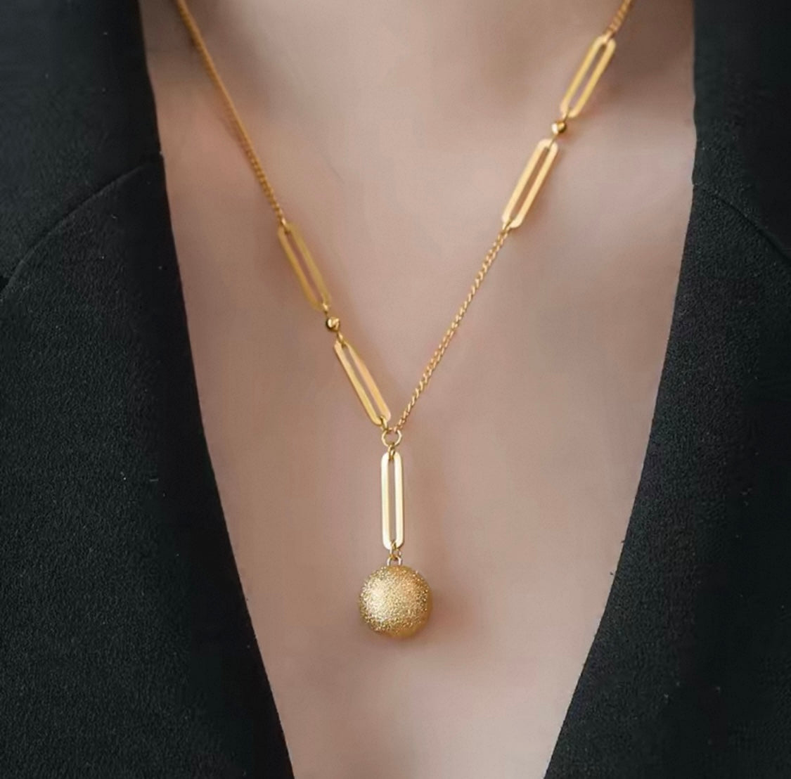 Statement Pendant
And Layered necklace