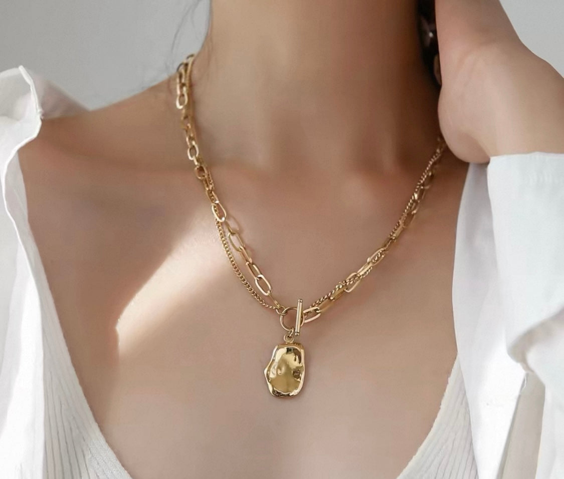 Statement Pendant
And Layered necklace