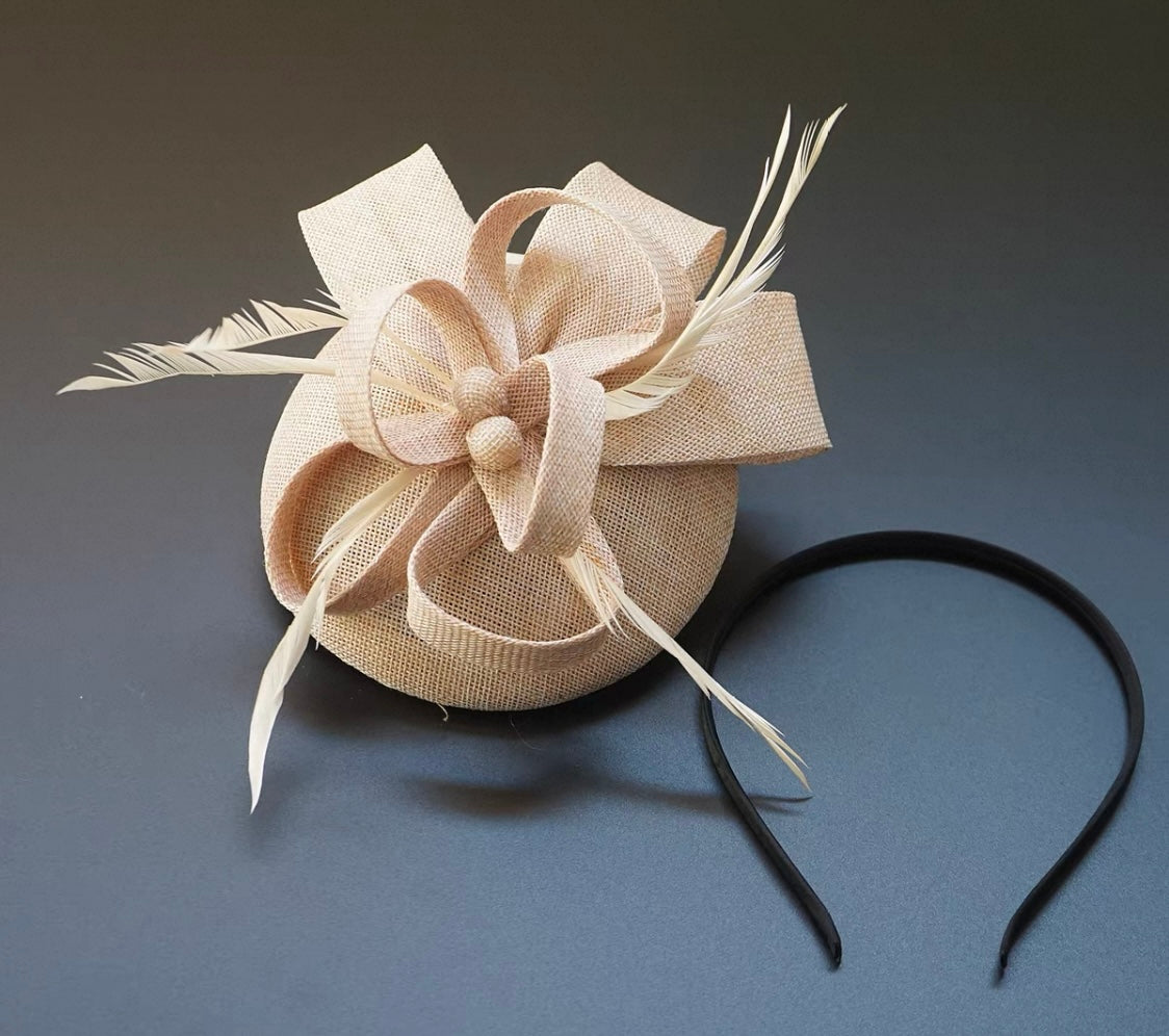 Elegant Fascinator Hat with Feathers