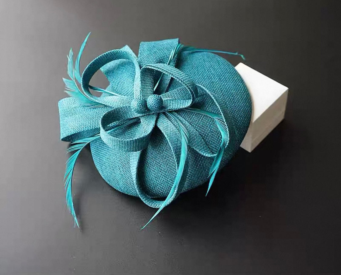 Elegant Fascinator Hat with Feathers