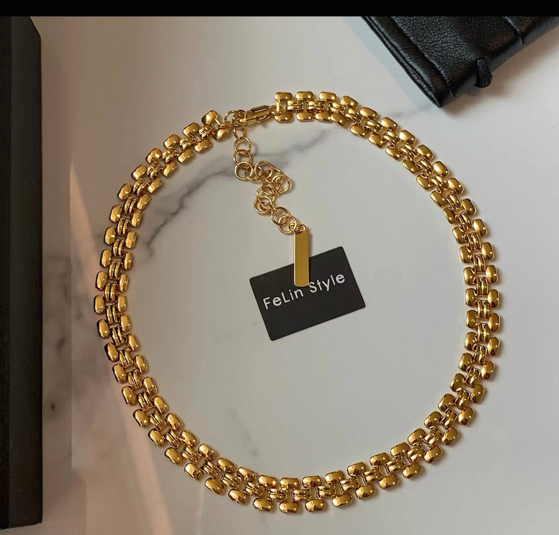 Statement Pendant
And Layered necklace