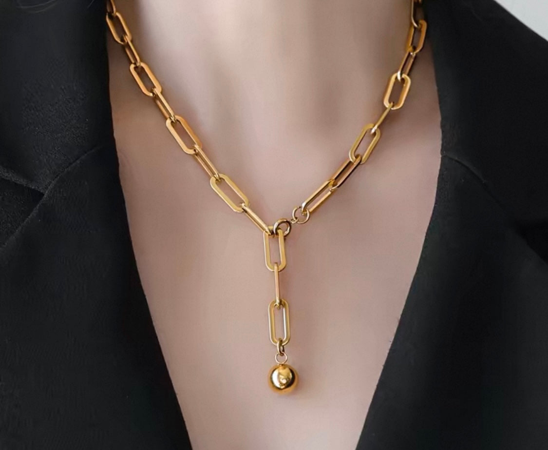 Statement Pendant
And Layered necklace