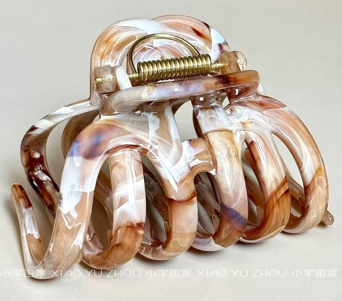 Marble Acrylic Hair Claw Clip – Caramel Swirl