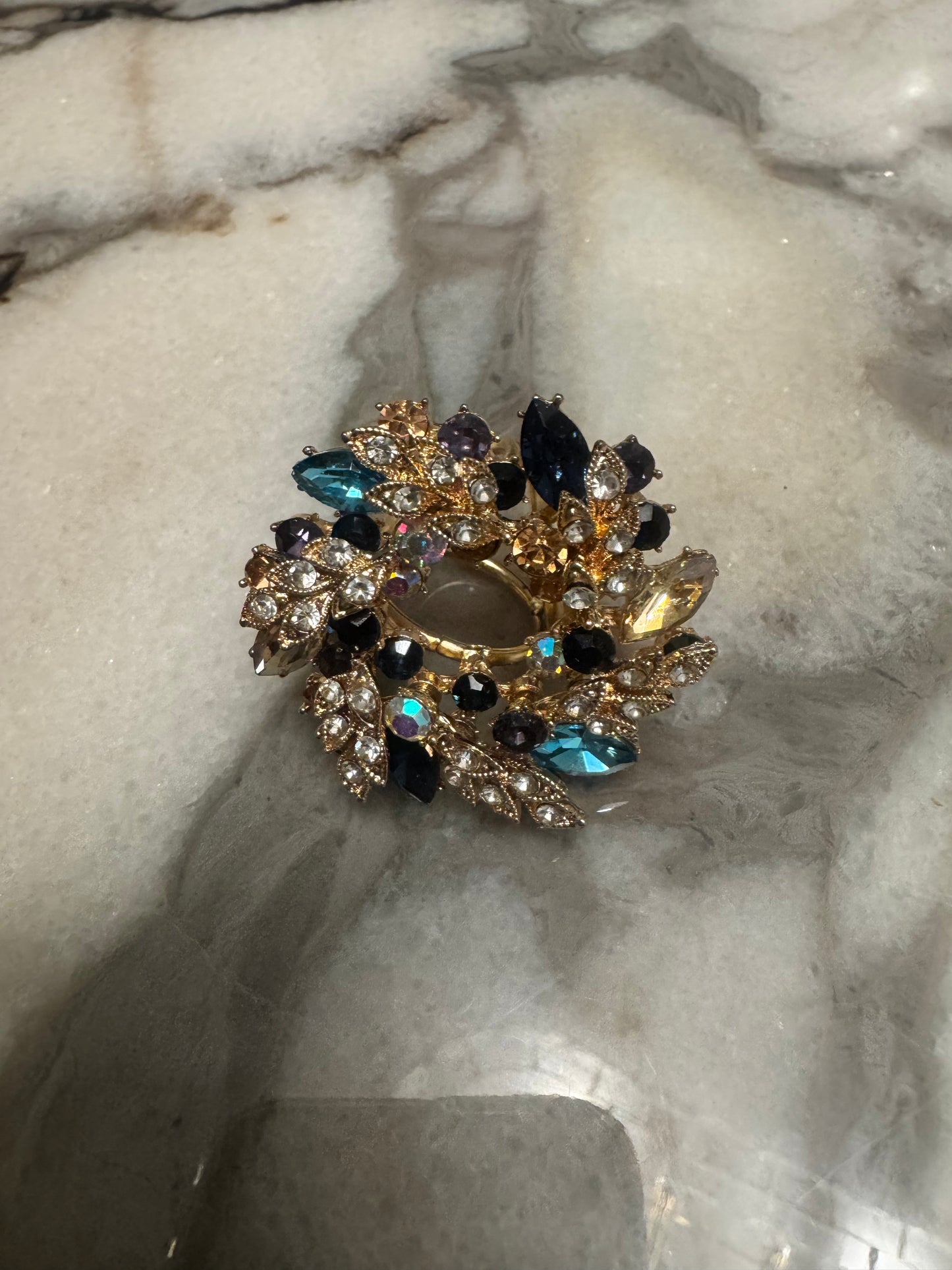 Elegant Scarf Holders – Decorative Collection