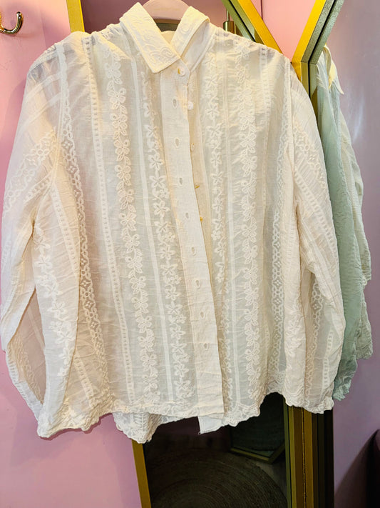 Cotton Lace Button Blouse (Short Fit)