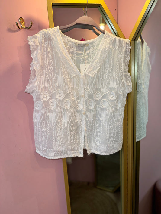 Elegant Lace Sleeveless Blouse