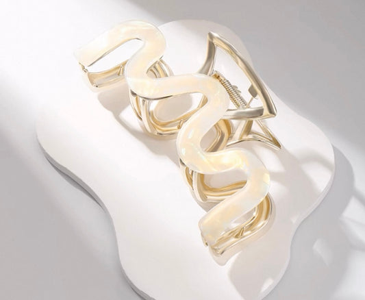 Wave and Flower Design Hair Clip – Pearl White & Gold
