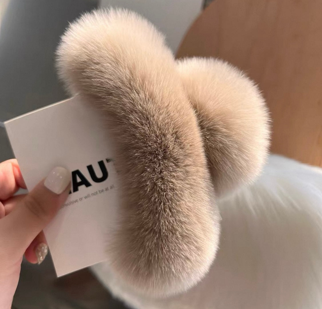 Fluffy Flower Hair Claw –