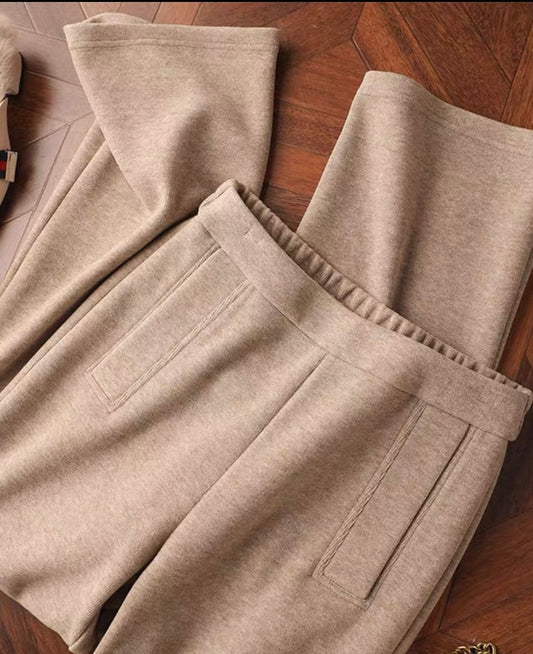 Relaxed Knit Trousers – Beige