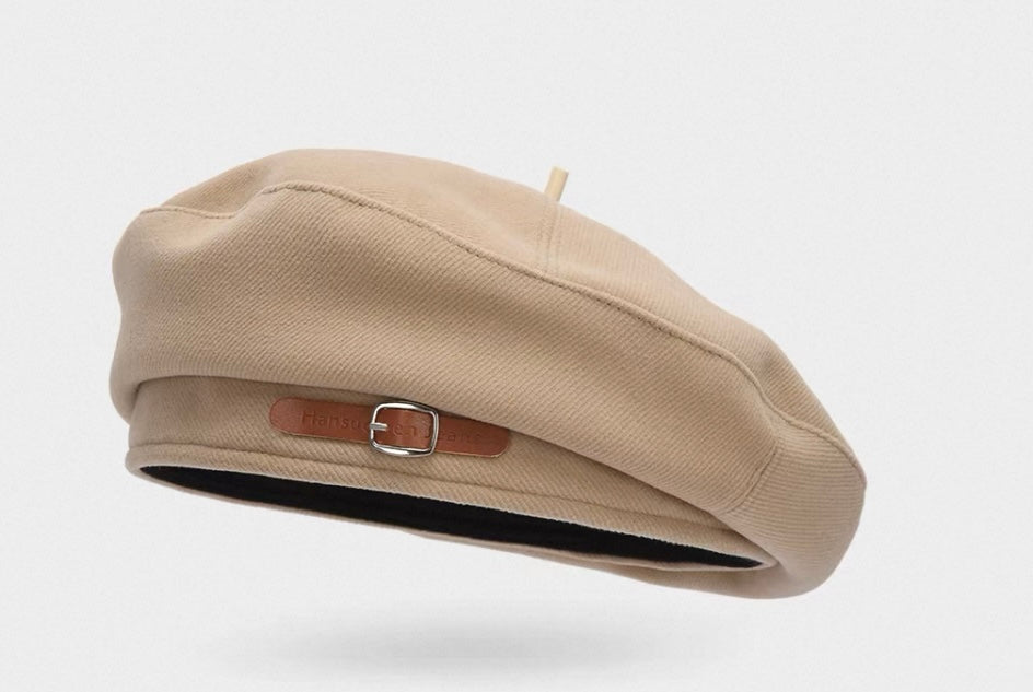 Classic Beret with Buckle Detail