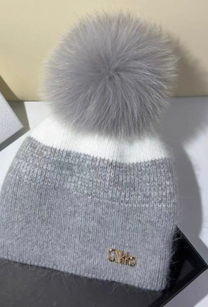 100%Cashmere Beanie with fox Pom