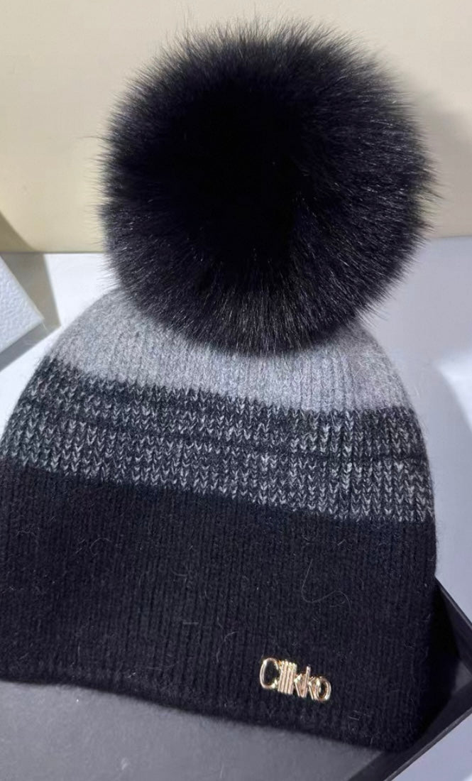 100%Cashmere Beanie with fox Pom