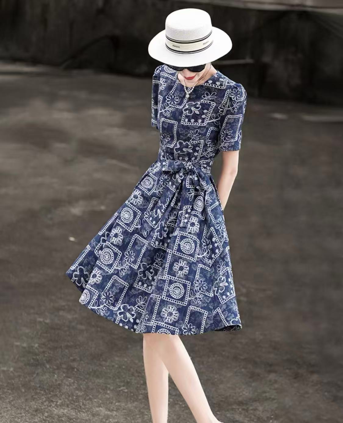 Short Sleeve Round Neck Waist Tie Embroidery Dress