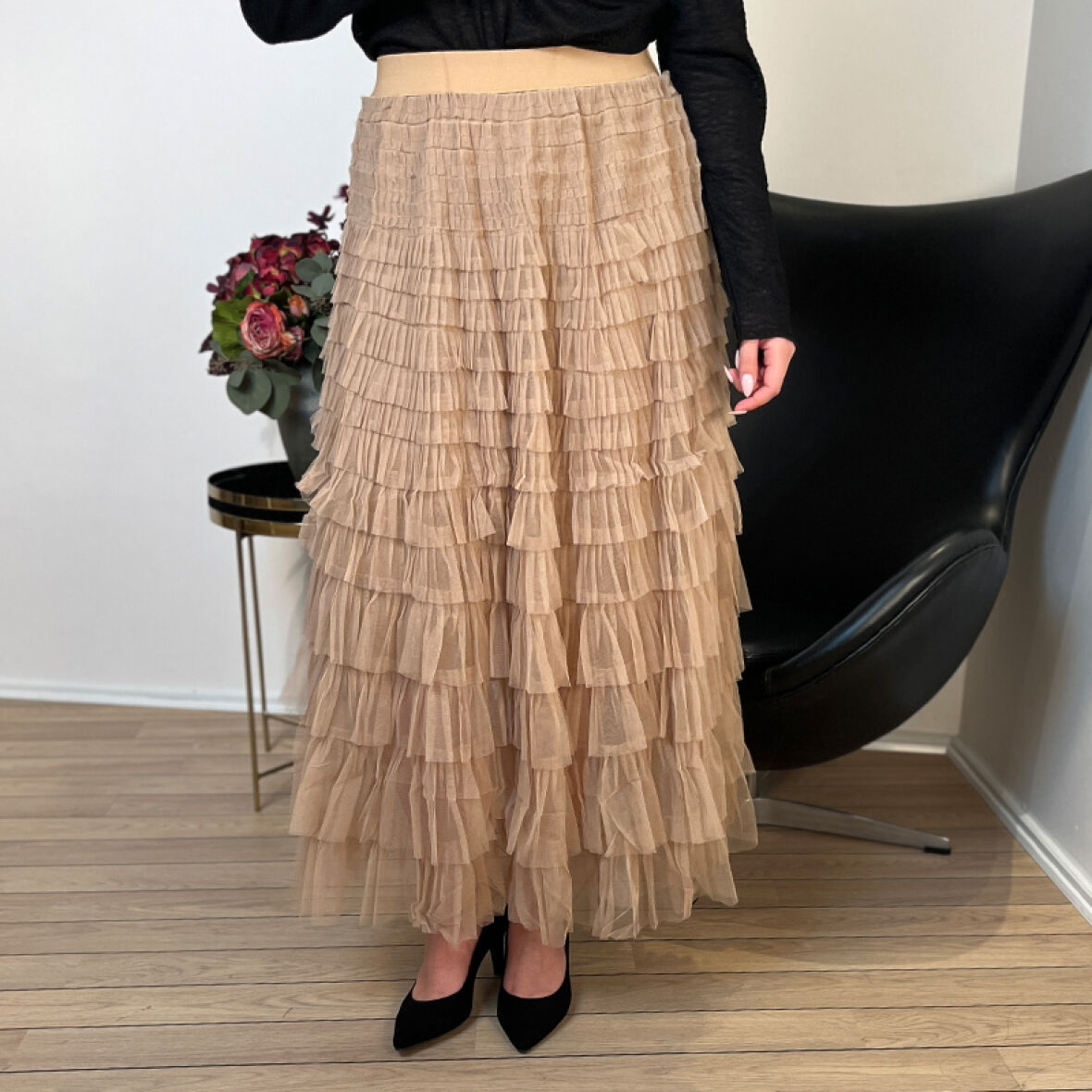 So Young Beige/black Skirt